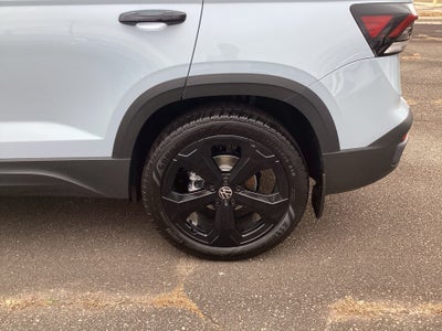 2026 Volkswagen Taos SE Black