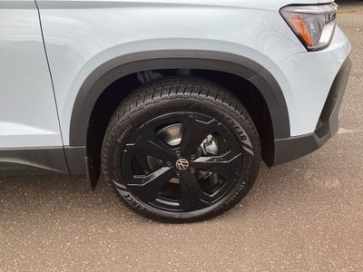 2026 Volkswagen Taos SE Black