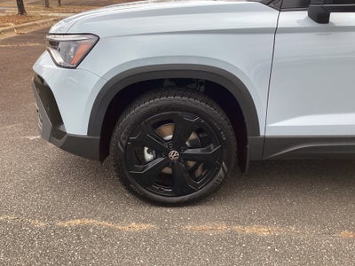 2026 Volkswagen Taos SE Black