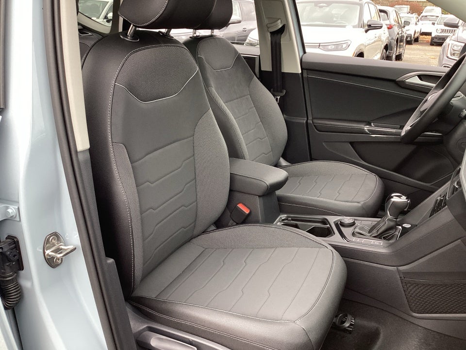 2026 Volkswagen Taos SE Black