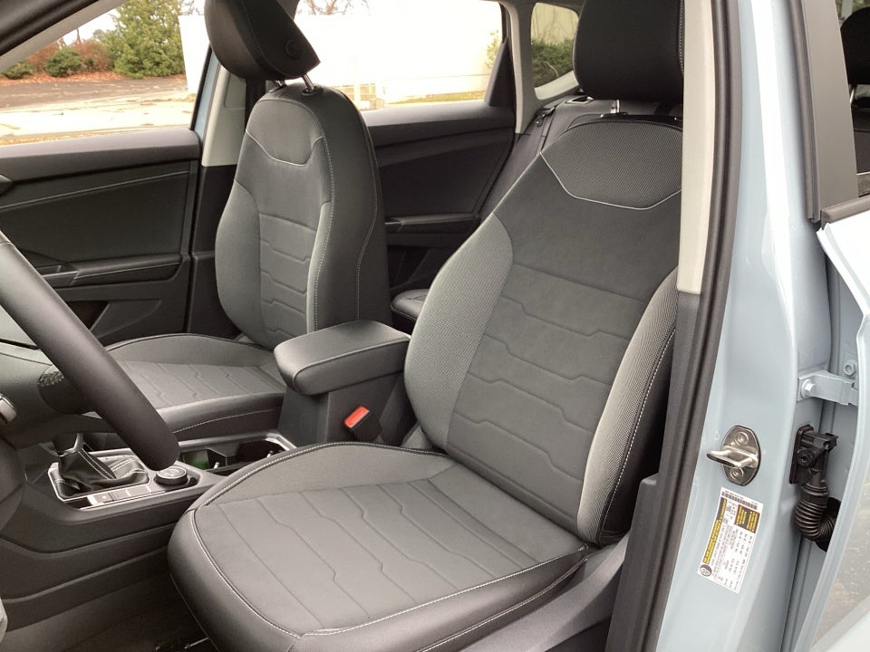 2026 Volkswagen Taos SE Black