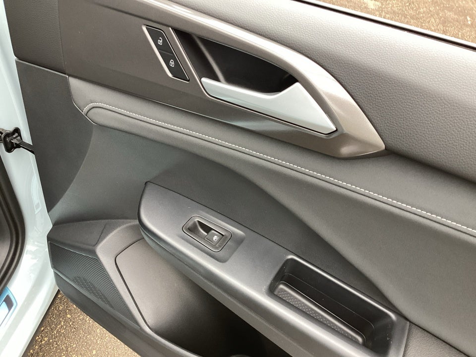 2026 Volkswagen Taos SE Black