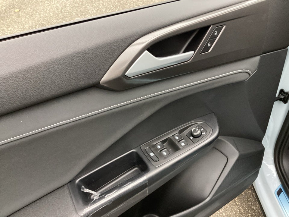 2026 Volkswagen Taos SE Black