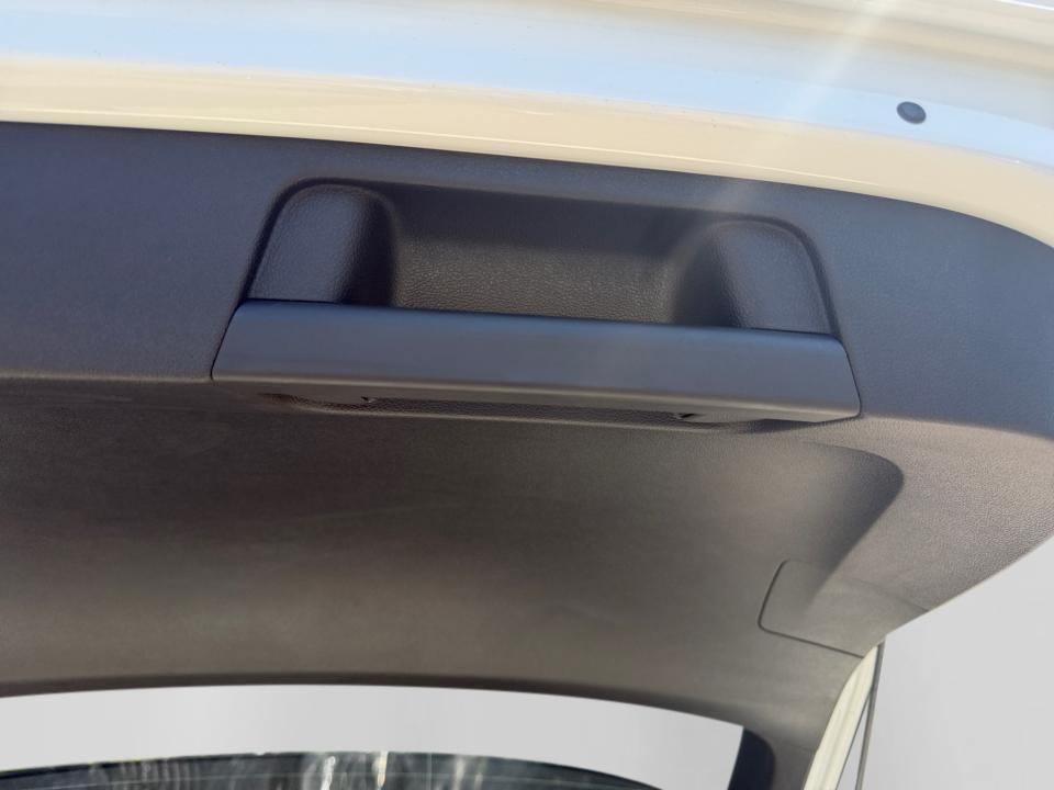 2027 Volkswagen Taos SE Black