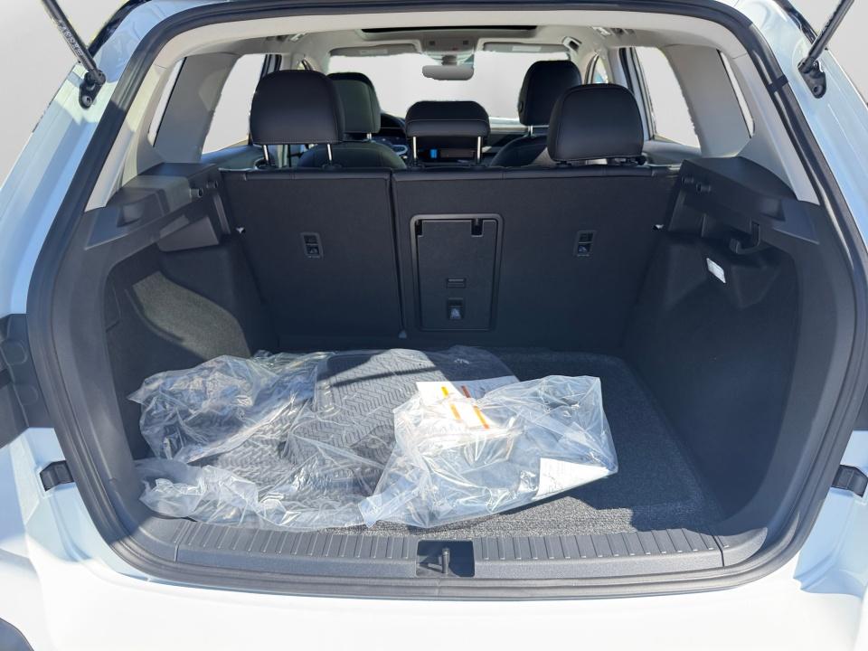2027 Volkswagen Taos SE Black