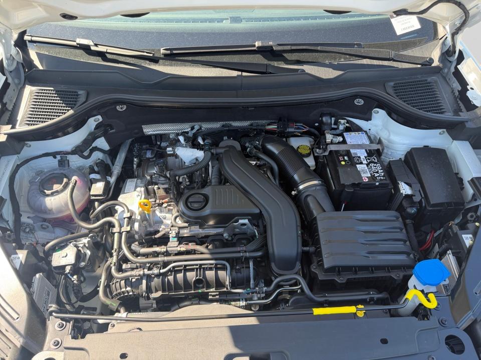 2027 Volkswagen Taos SE Black
