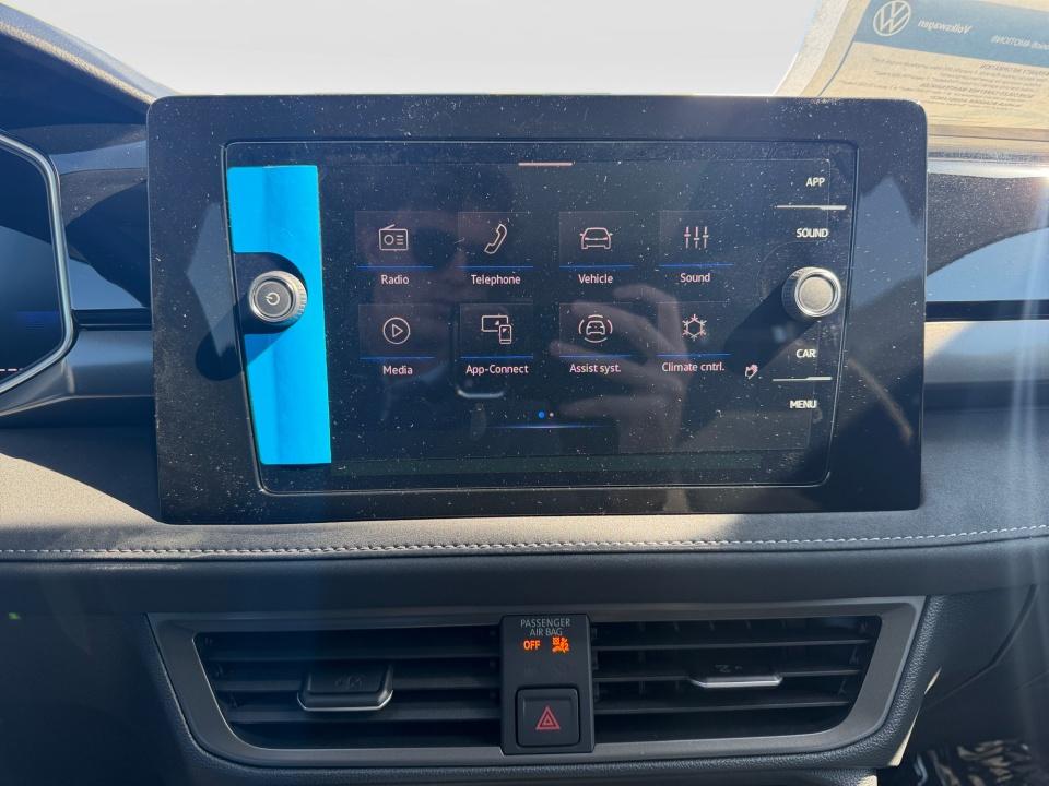 2027 Volkswagen Taos SE Black
