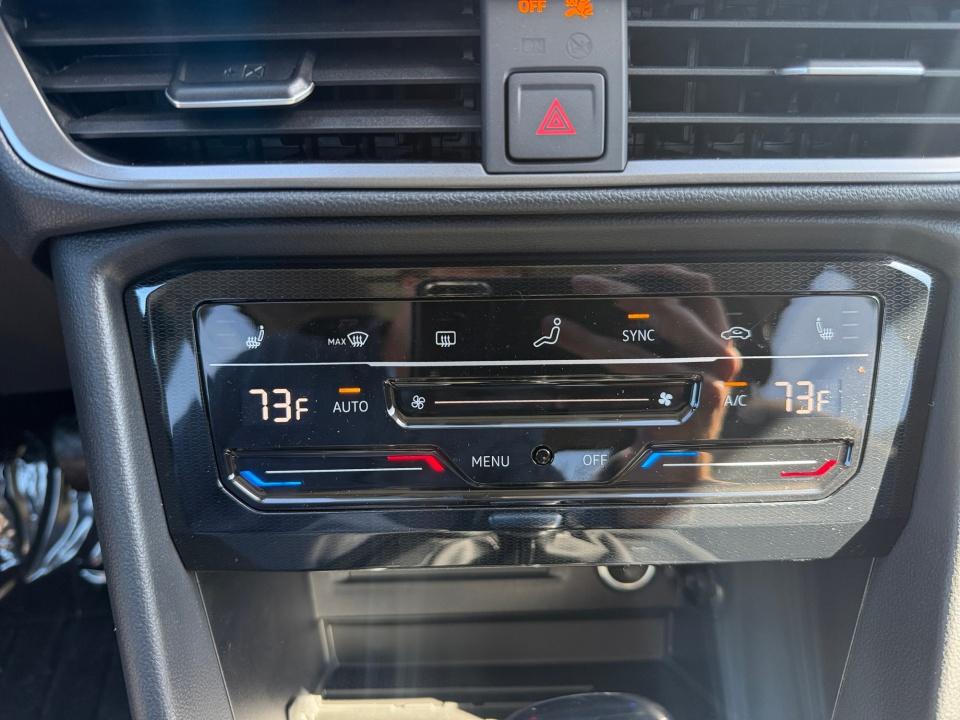 2027 Volkswagen Taos SE Black