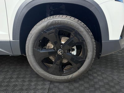 2027 Volkswagen Taos SE Black