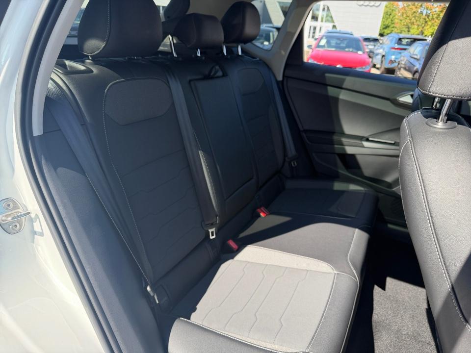 2027 Volkswagen Taos SE Black