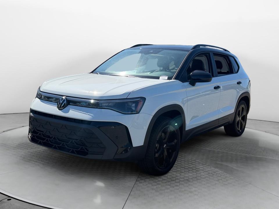 2027 Volkswagen Taos SE Black