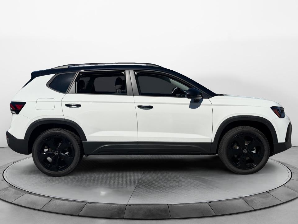 2027 Volkswagen Taos SE Black