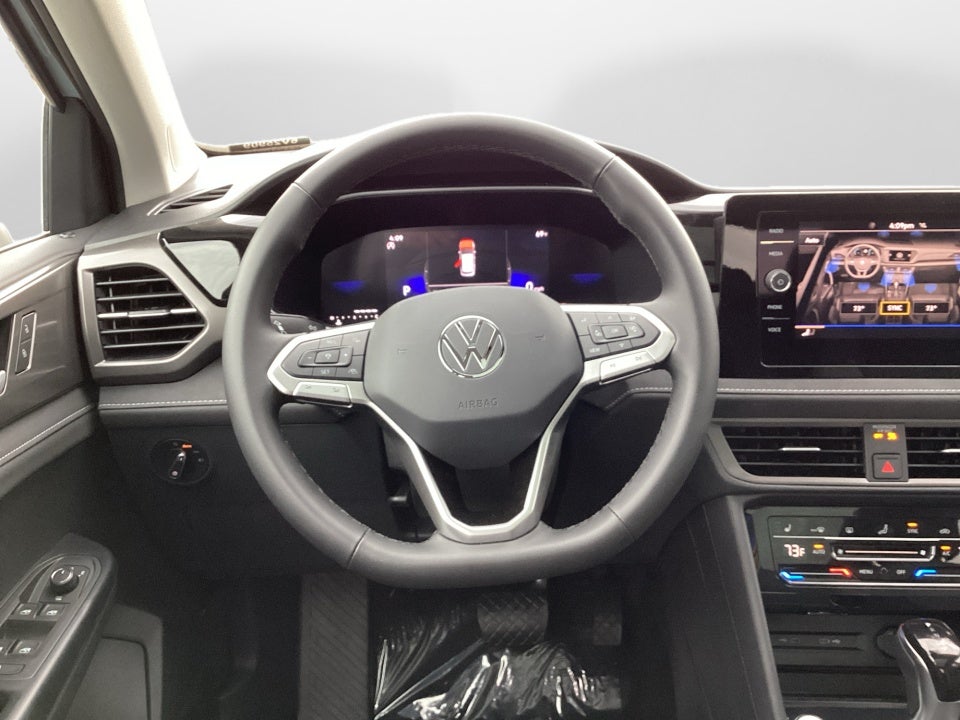 2026 Volkswagen Taos SE Black