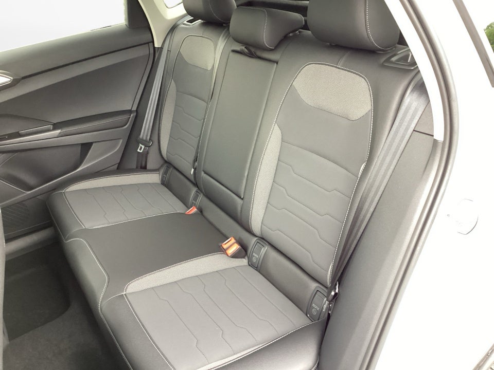 2026 Volkswagen Taos SE Black