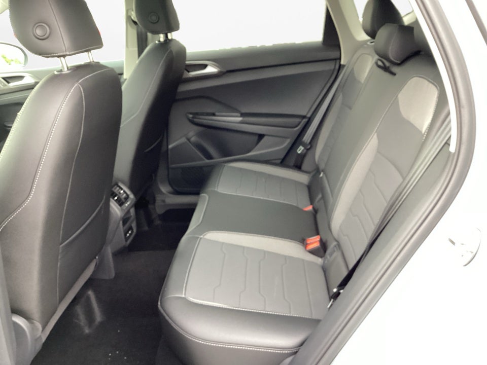 2026 Volkswagen Taos SE Black