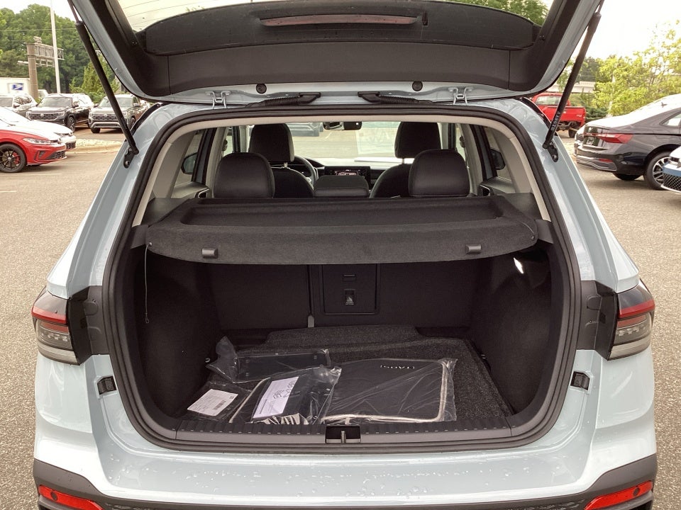 2026 Volkswagen Taos SE Black