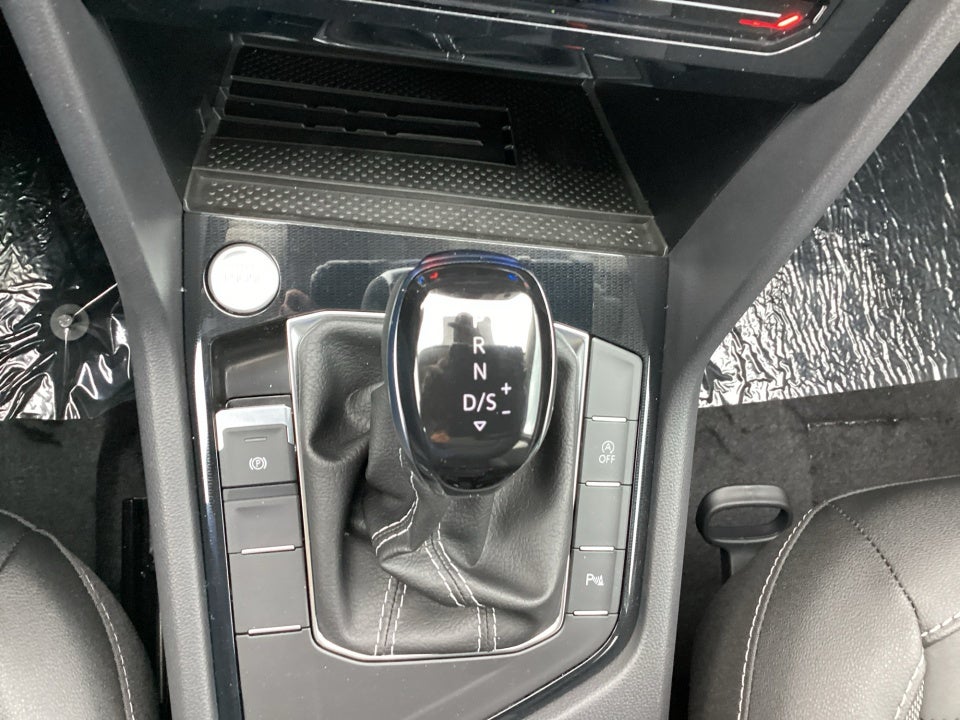 2026 Volkswagen Taos SE Black