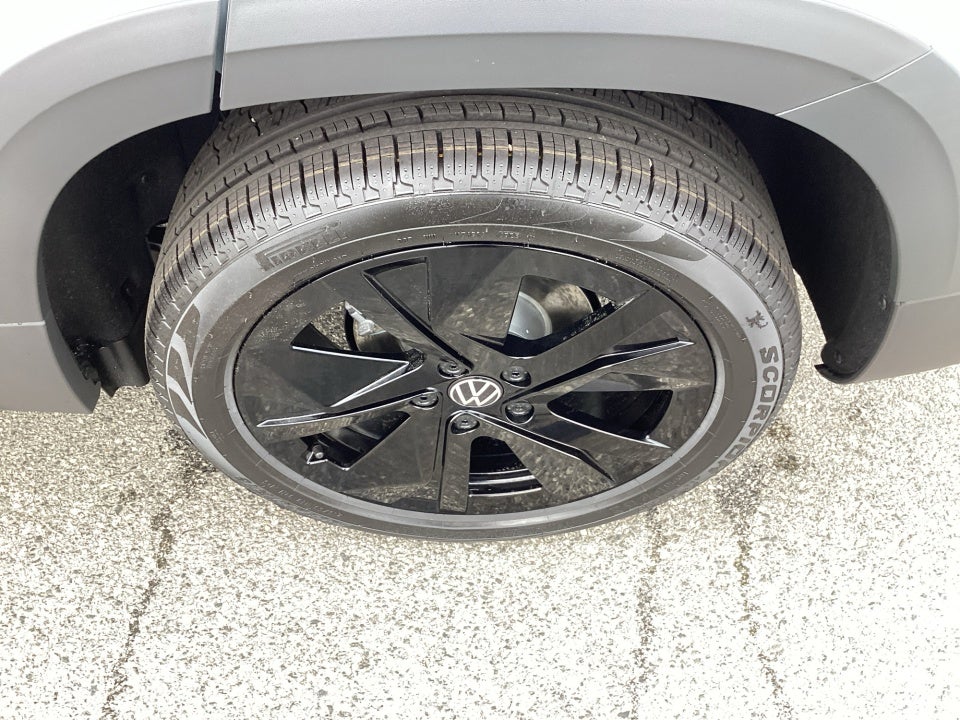 2026 Volkswagen Taos SE Black