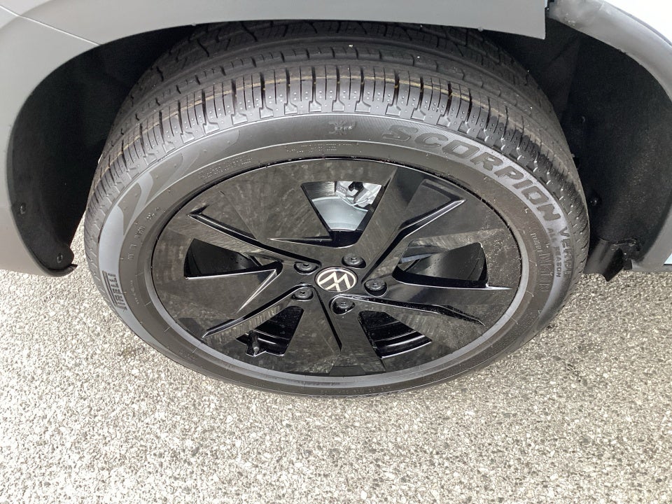 2026 Volkswagen Taos SE Black