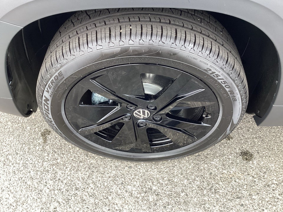 2026 Volkswagen Taos SE Black