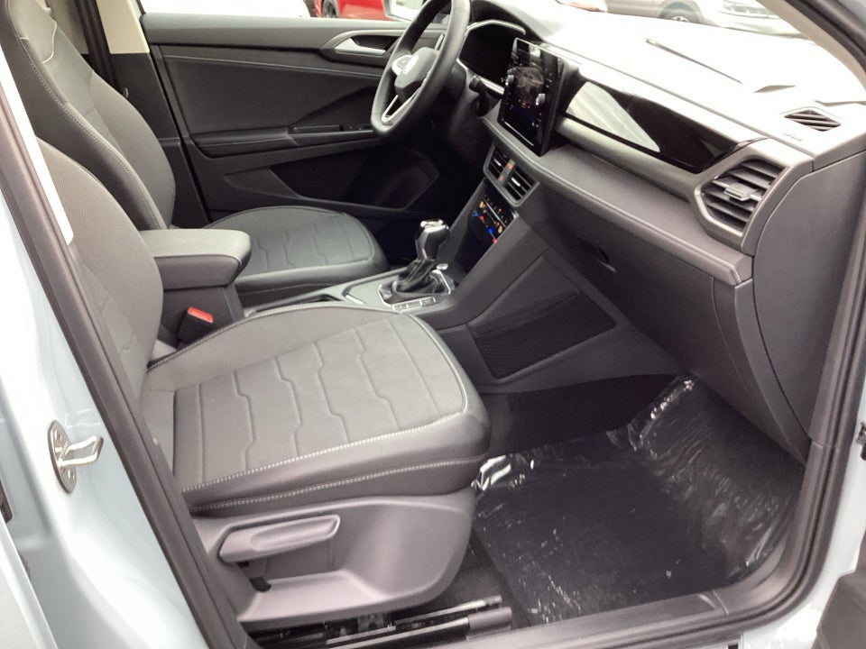 2026 Volkswagen Taos SE Black
