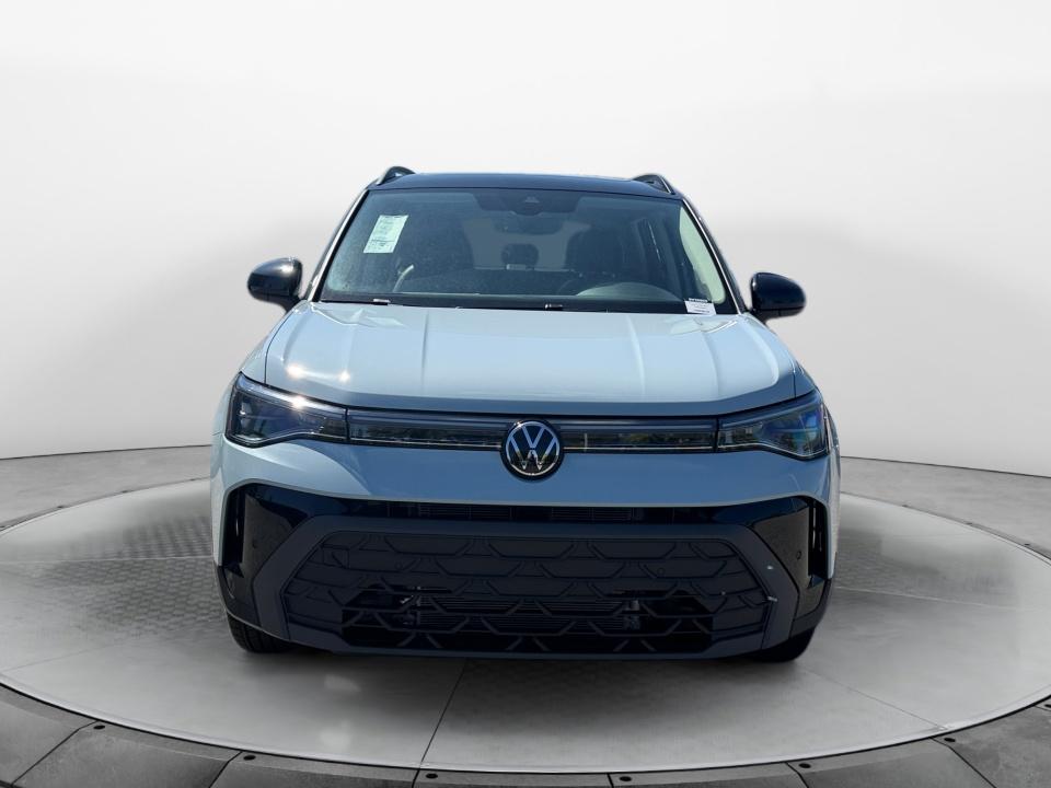 2027 Volkswagen Taos SE Black