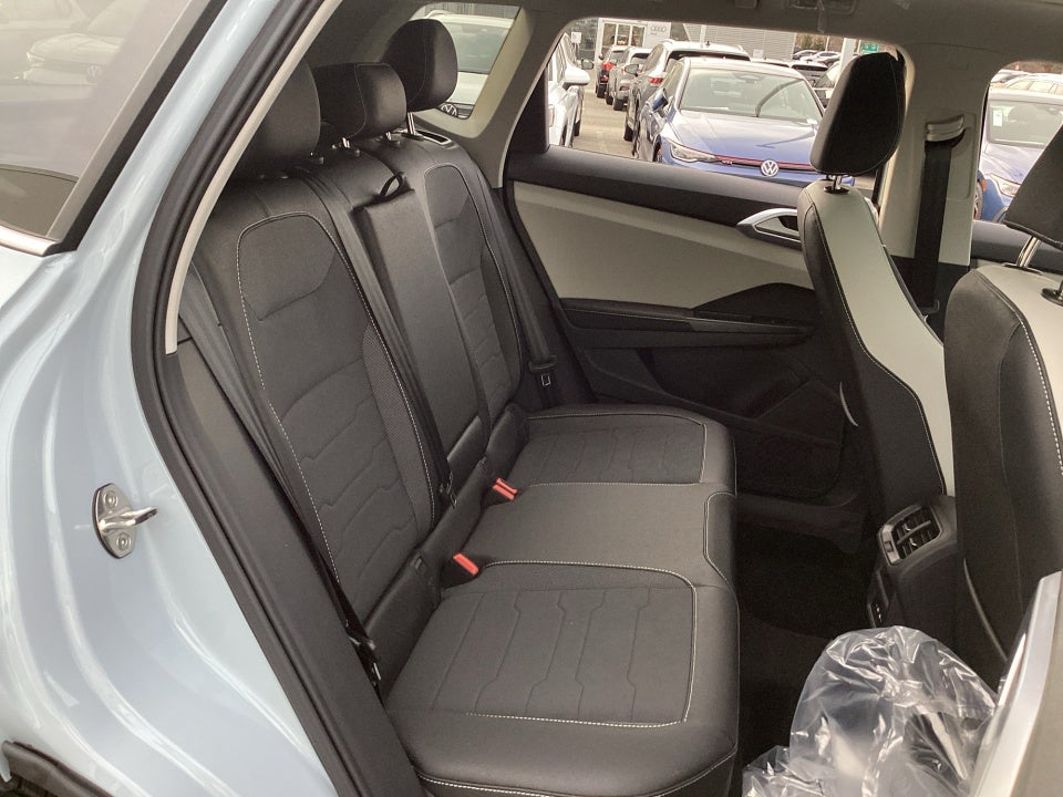 2026 Volkswagen Taos SE