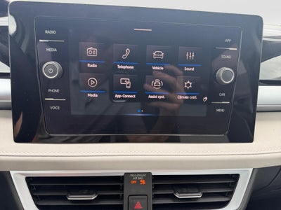 2026 Volkswagen Taos SE