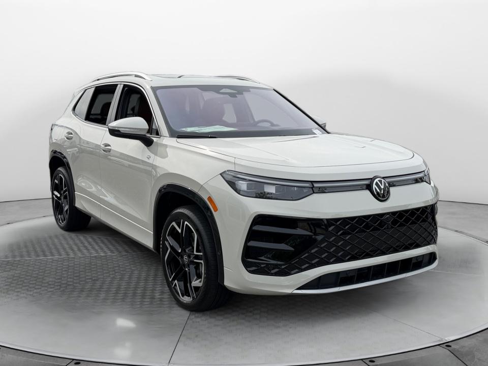 2027 Volkswagen Tiguan SEL R-Line Turbo
