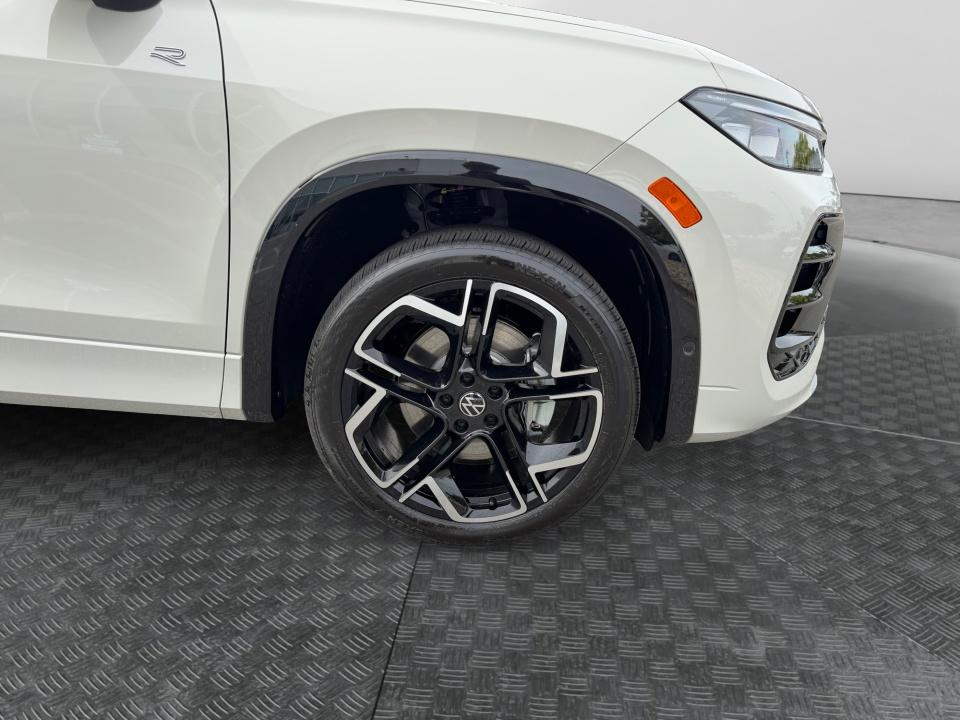 2027 Volkswagen Tiguan SEL R-Line Turbo