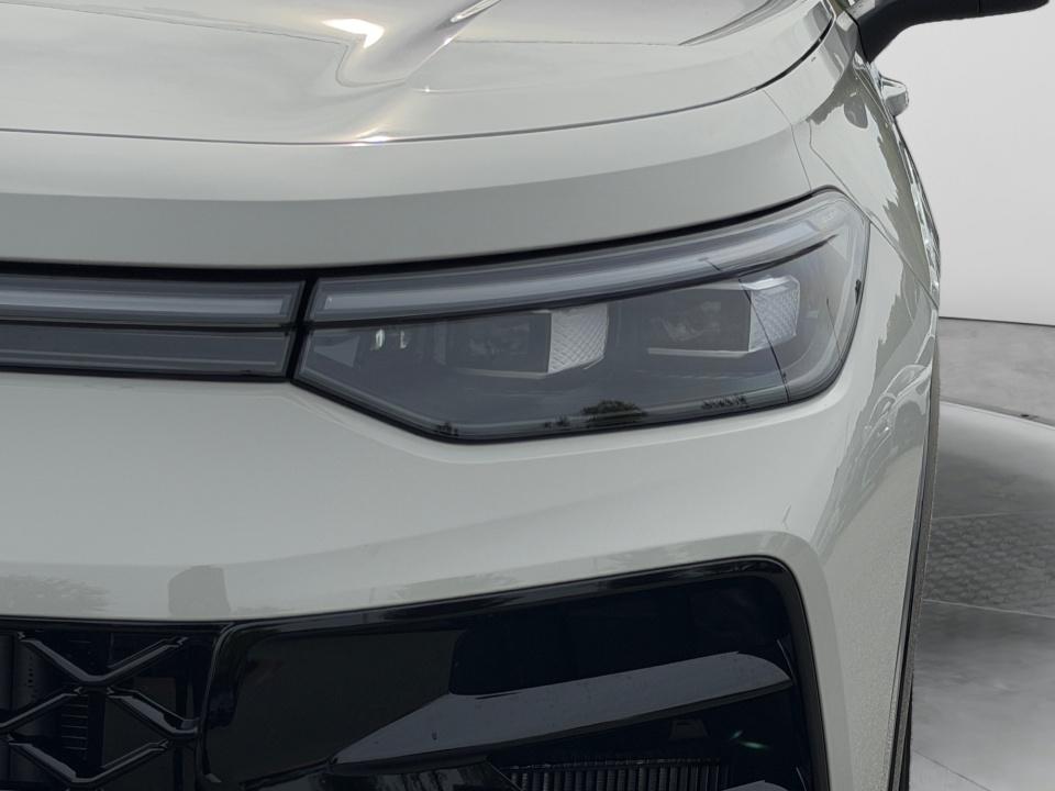 2027 Volkswagen Tiguan SEL R-Line Turbo