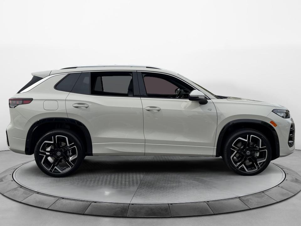 2027 Volkswagen Tiguan SEL R-Line Turbo