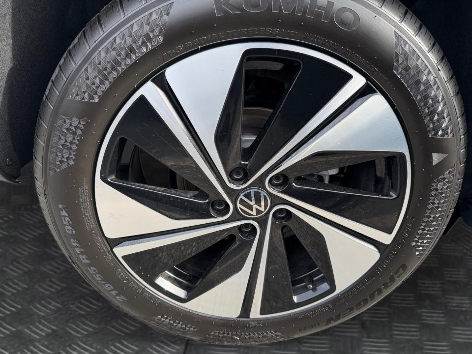 2026 Volkswagen Taos SE