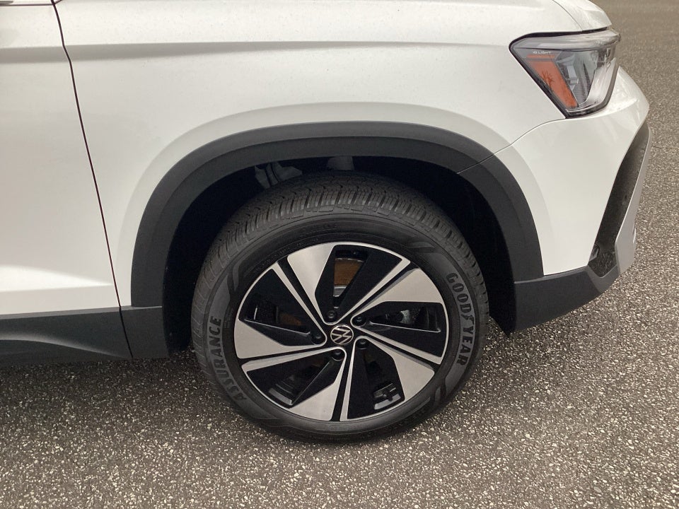 2026 Volkswagen Taos SE