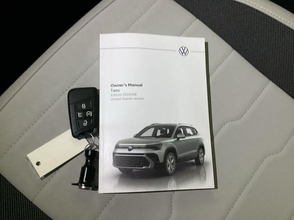 2026 Volkswagen Taos SE