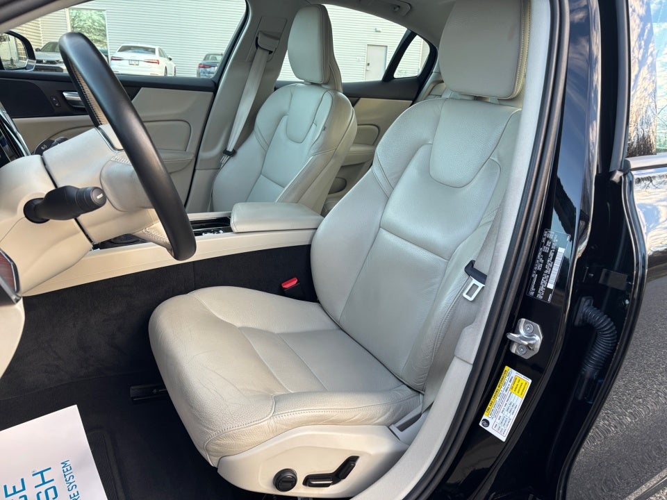 2021 Volvo S60 T5 Momentum