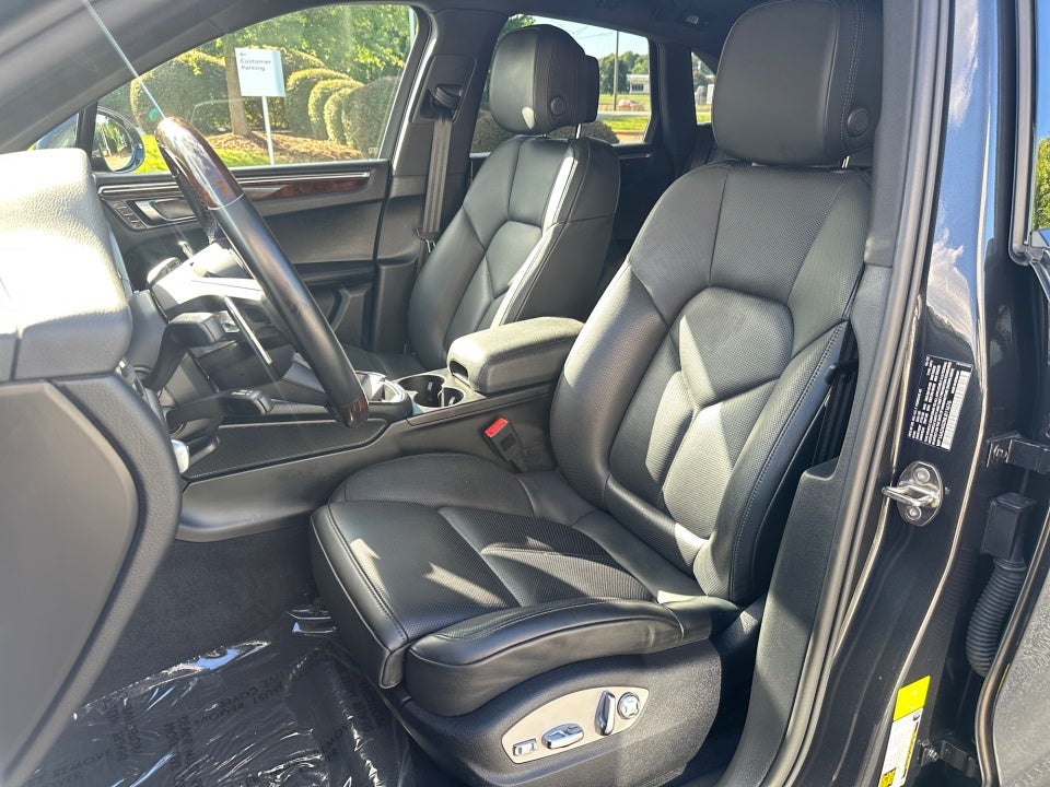 2022 Porsche Macan AWD