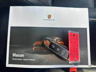 2022 Porsche Macan AWD