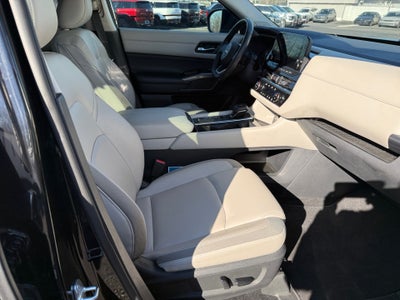 2022 Nissan Pathfinder SL 2WD