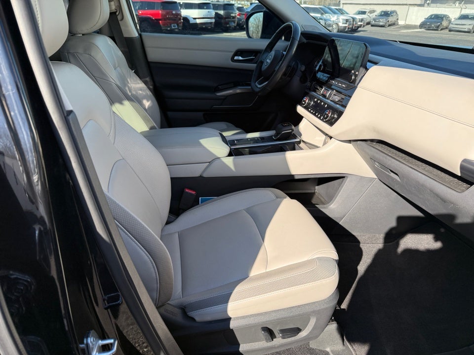 2022 Nissan Pathfinder SL 2WD