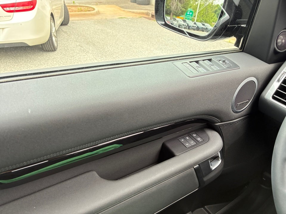 2025 Land Rover Discovery P300 S