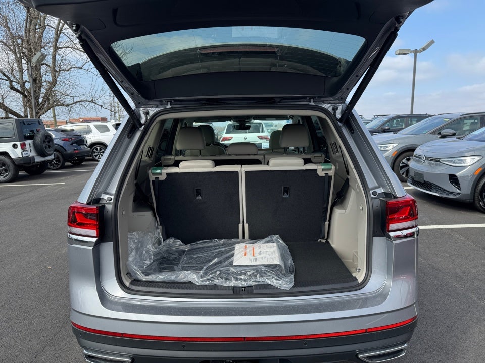 2025 Volkswagen Atlas 2.0T SE w/Technology