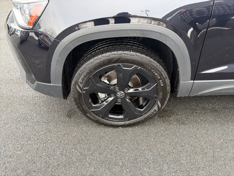 2025 Volkswagen Taos 1.5T SE Black