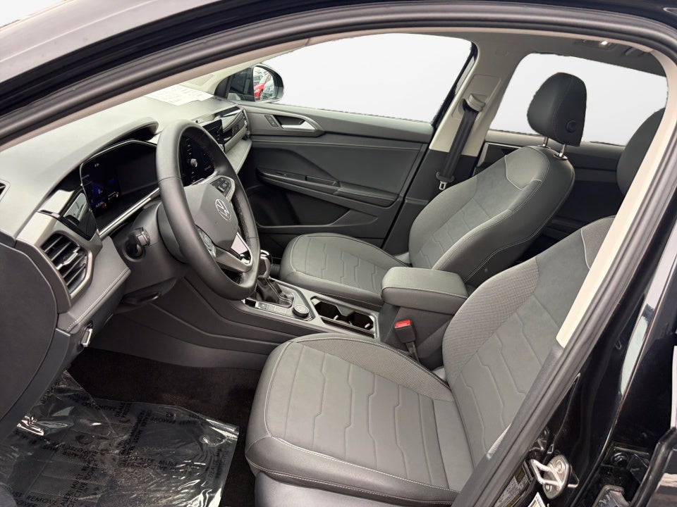 2025 Volkswagen Taos 1.5T SE Black