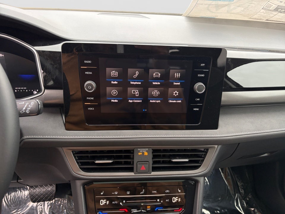 2026 Volkswagen Taos SE Black