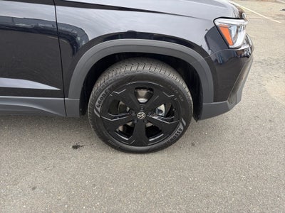 2026 Volkswagen Taos SE Black