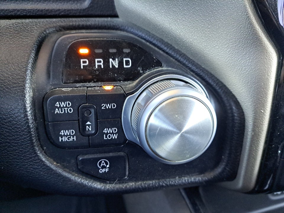 2020 RAM 1500 Laramie Crew Cab 4x4 5'7" Box